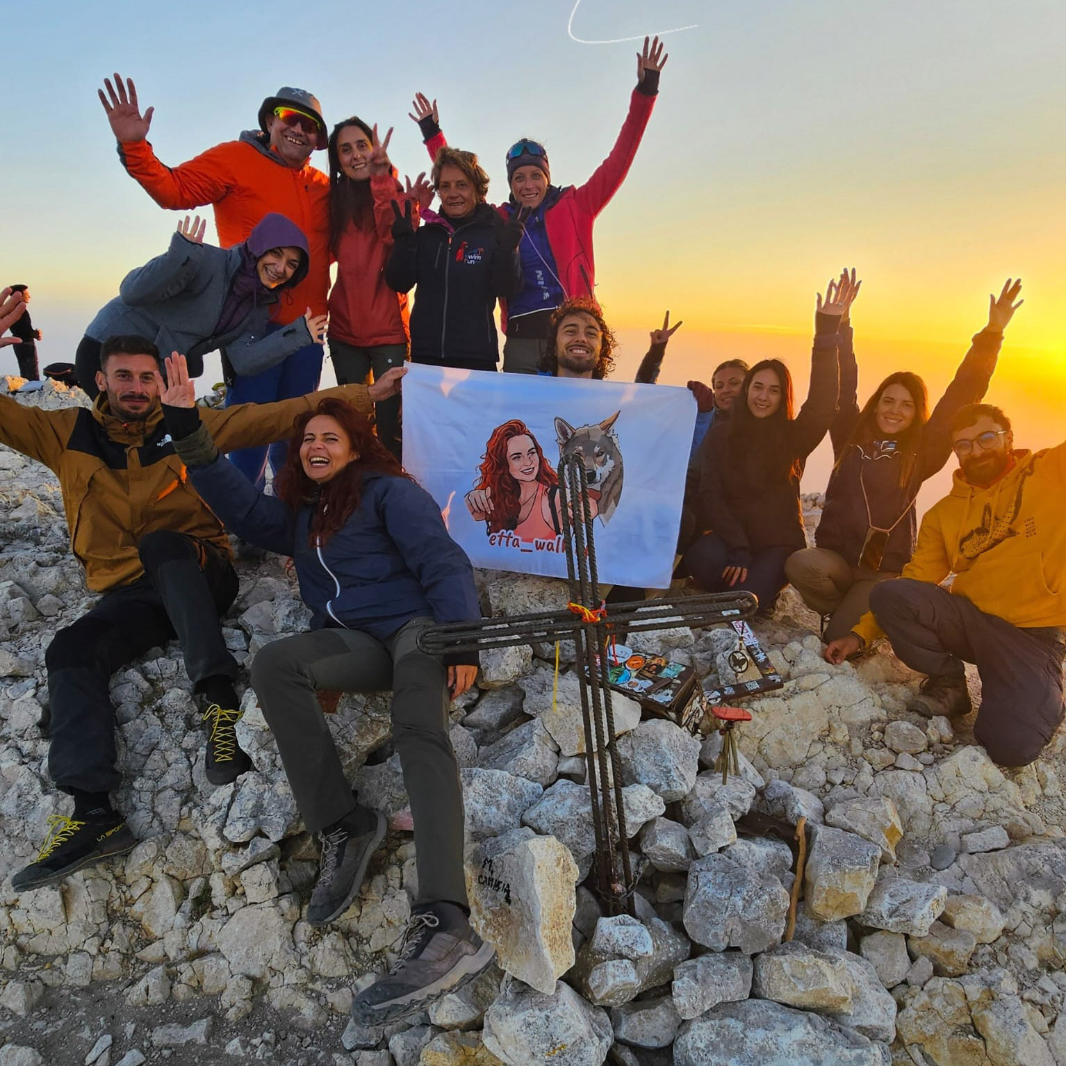 Gruppo Etta Walk Up al tramonto sulla vetta del Corno Grande